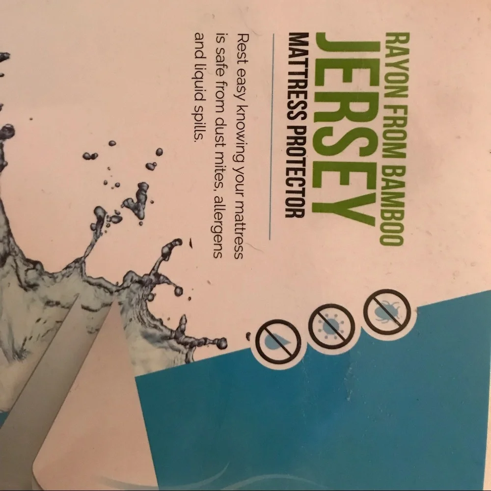Lucid Queen mattress protector. New. White